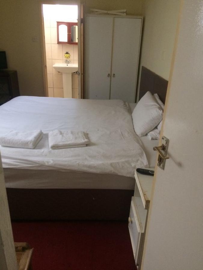 Harrow Bed & Breakfast Харроу Экстерьер фото